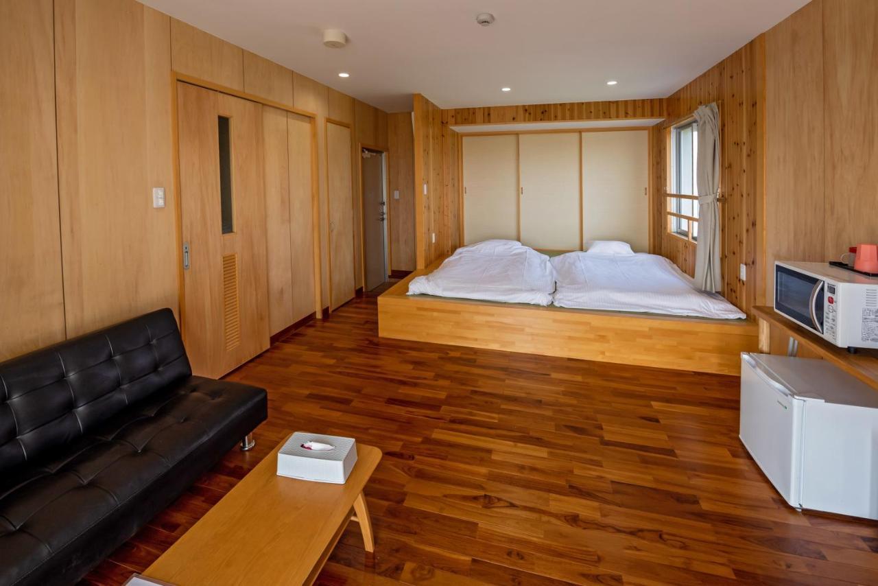 Guest House Kawamitsu Miyakojima  Exteriör bild